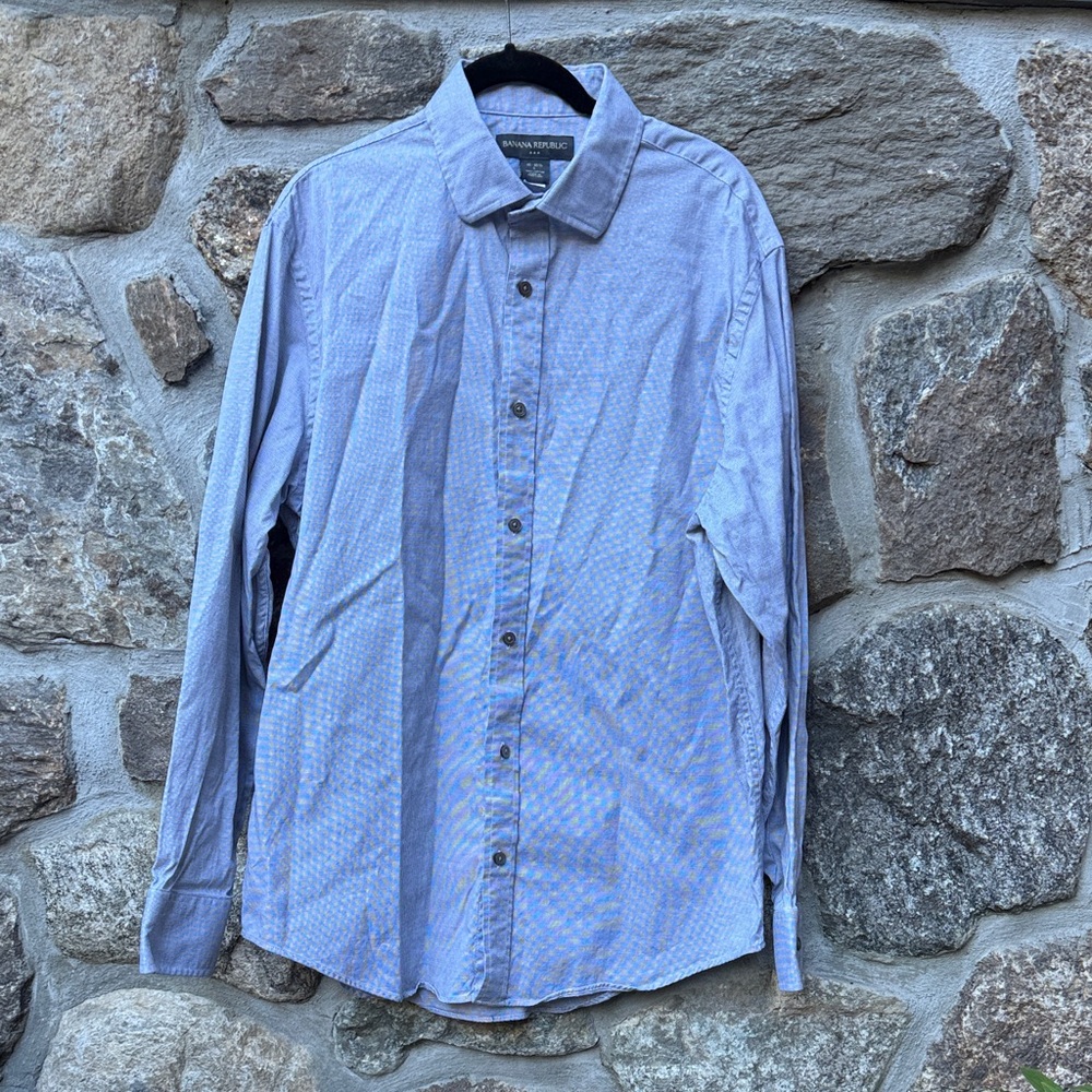 Banana Republic Light Blue Casual Button-Down Shirt